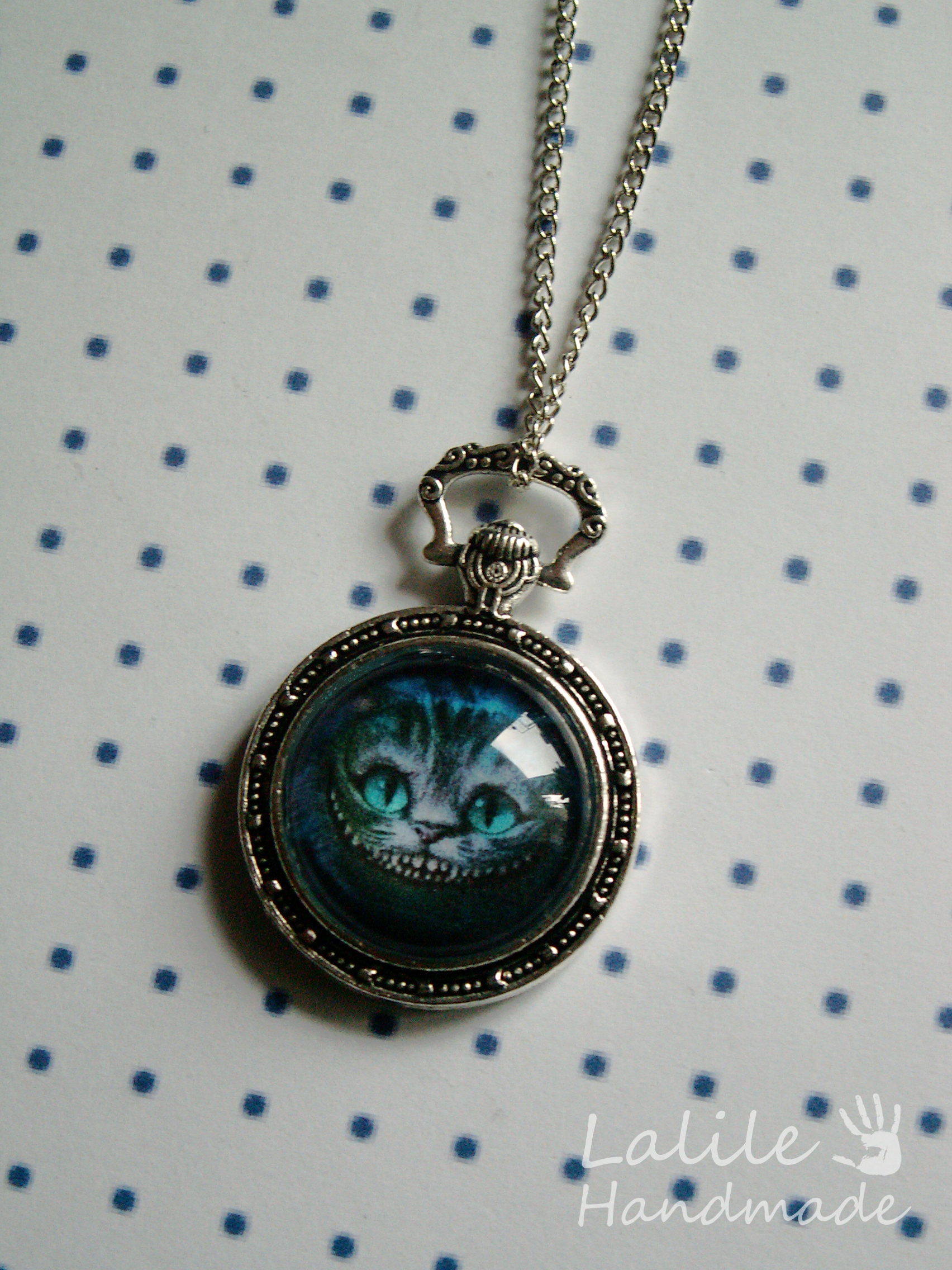Medalion Kot Z Cheshire I Biały Królik Lalile Handmade
