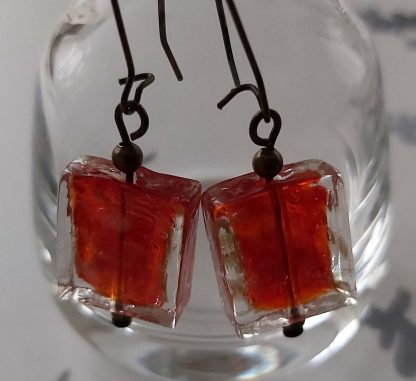 Lalile Handmade Kolczyki – czerwone szkło – w kształcie prostokąta